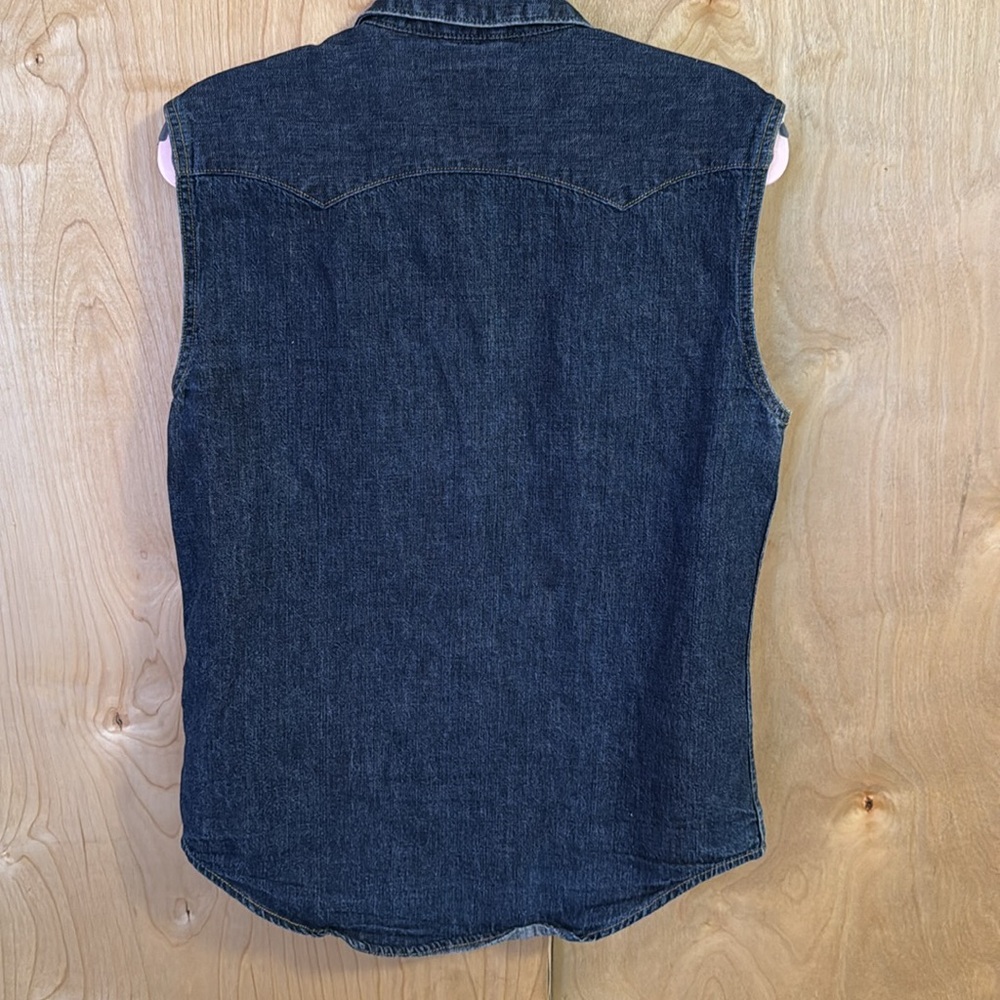 Levi’s sleeveless denim shirt. Men’s medium slim fit. - Picture 4 of 4